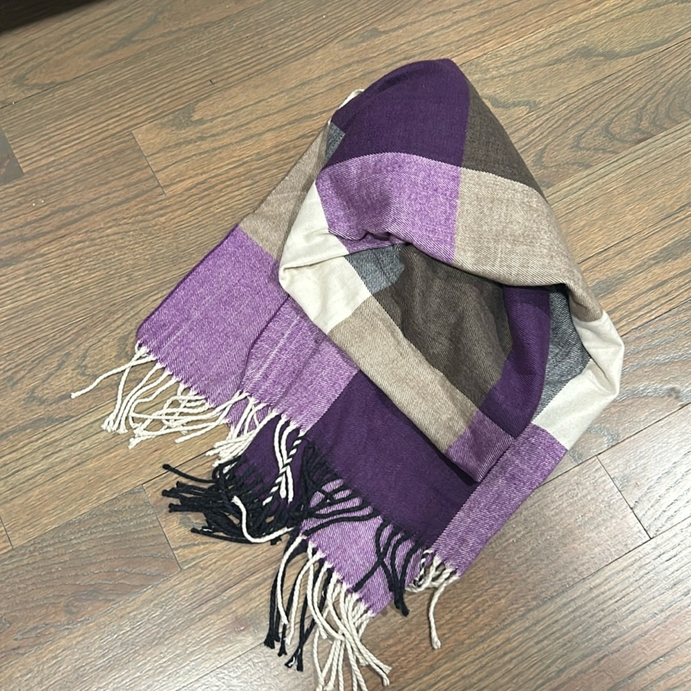 Great condition purple plaid scarf